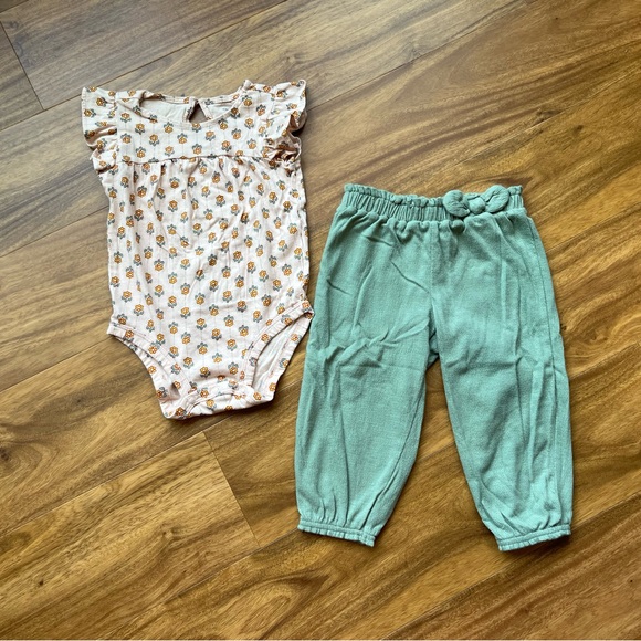 4 for $10 ๐ Carter's Bodysuit with Loose green Pants - Picture 1 of 8